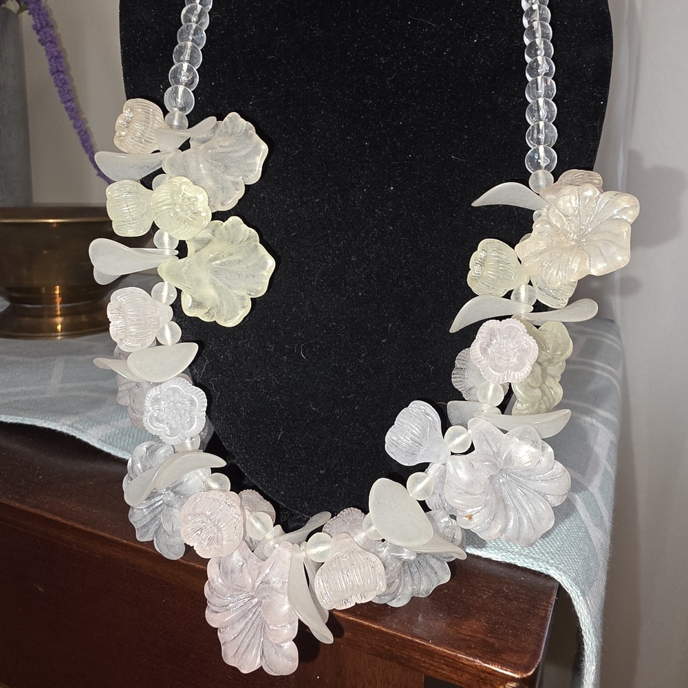 Vintage 925 Lucite Floral Statement Necklace in Frosted White Pale Pastels - Picture 3 of 13